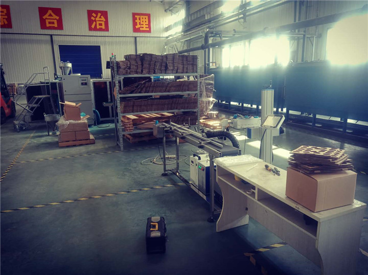 封闭式紫外激光喷码机(图4) 封闭式紫外激光喷码机(图4)